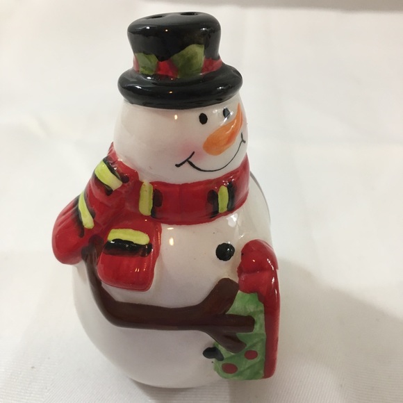 Snow man salt and pepper shakers. Mr and Mrs vintage. No chips or cracks 4” - Picture 3 of 7